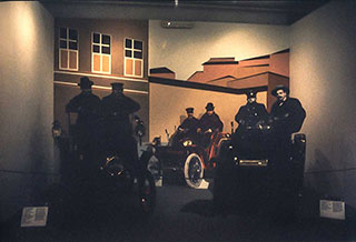 Grafica: scenografie per mostra al Museo dell'Automobile di Torino - Puccini - foto3